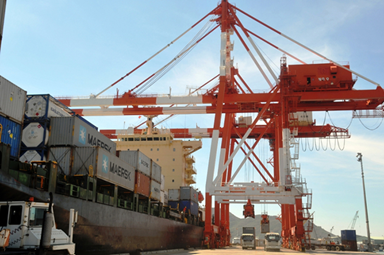 Thay bơm cánh gạt lắp cho cẩu trục cảng bốc dỡ hàng hóa